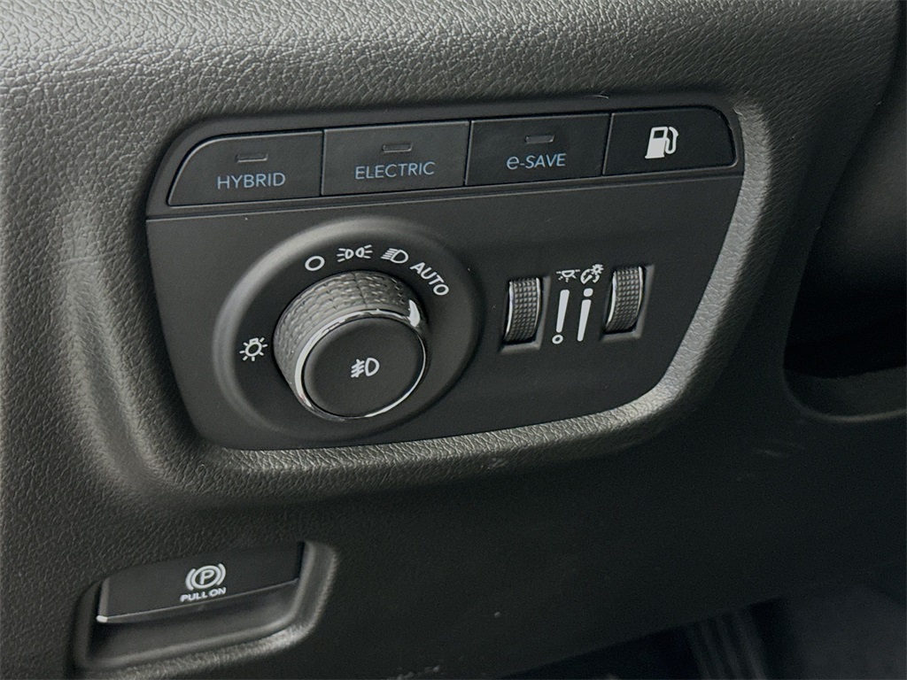 Vehicle image 10 of 34