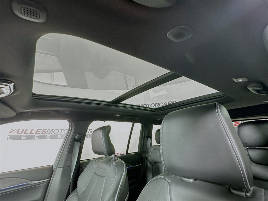Vehicle image 23 of 34