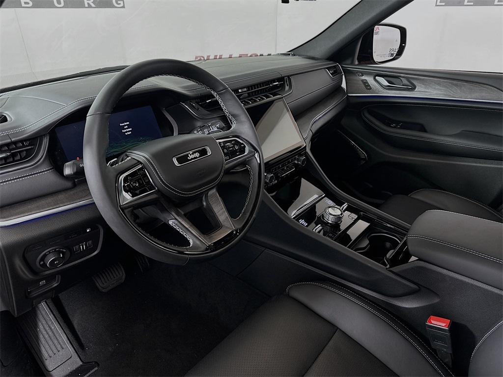 Vehicle image 9 of 34