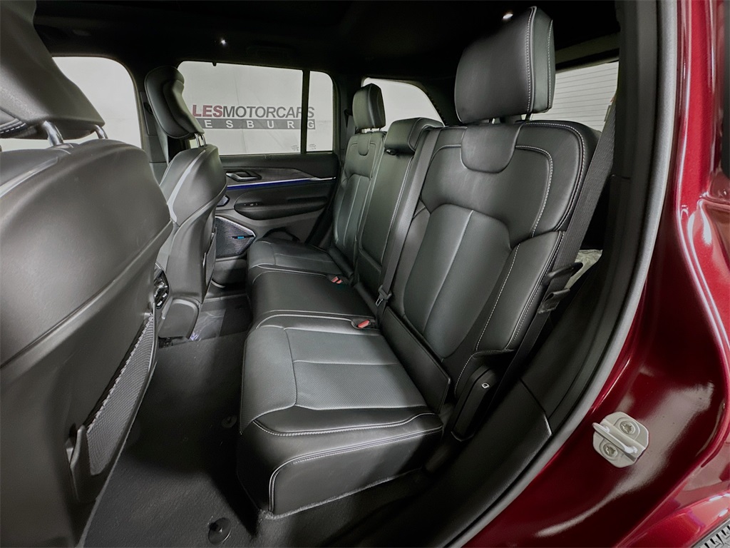 Vehicle image 26 of 34