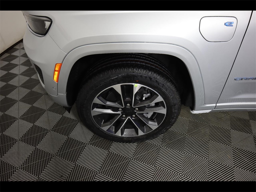 Vehicle image 10 of 28