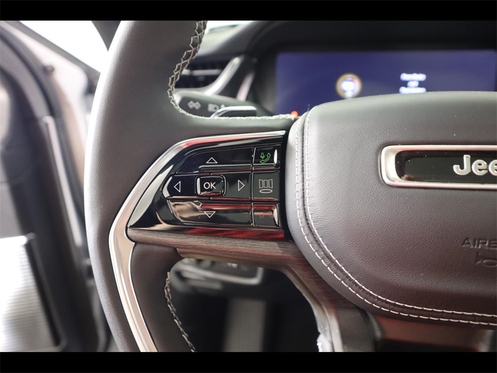 Vehicle image 19 of 28