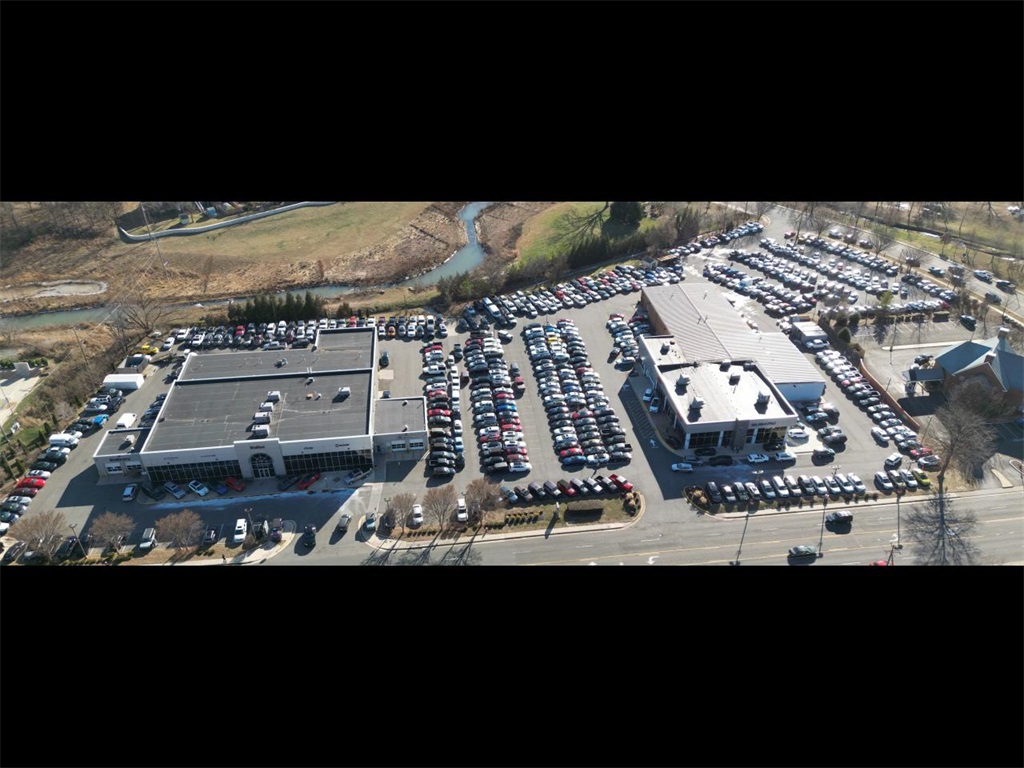 Vehicle image 9 of 28