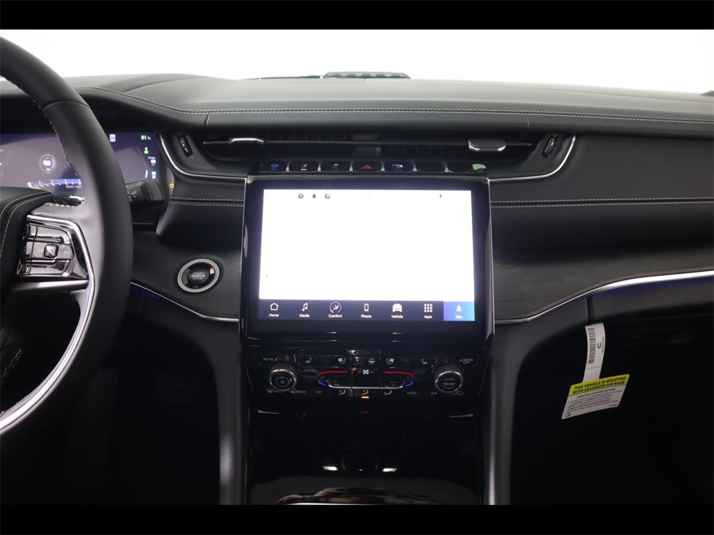 Vehicle image 21 of 28