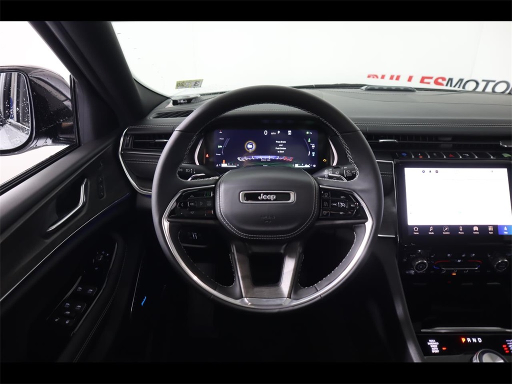 Vehicle image 18 of 28