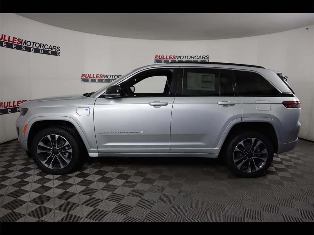 Vehicle image 2 of 28