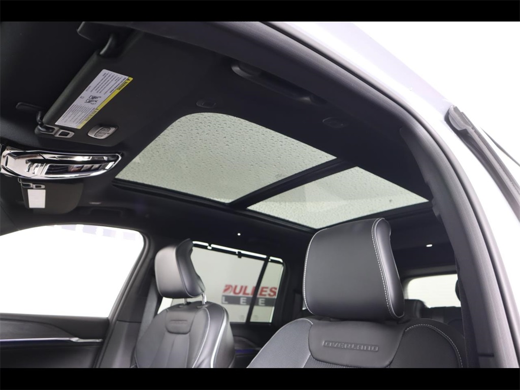 Vehicle image 13 of 28