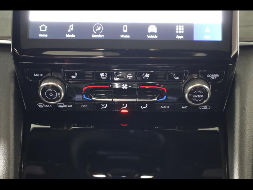 Vehicle image 24 of 28
