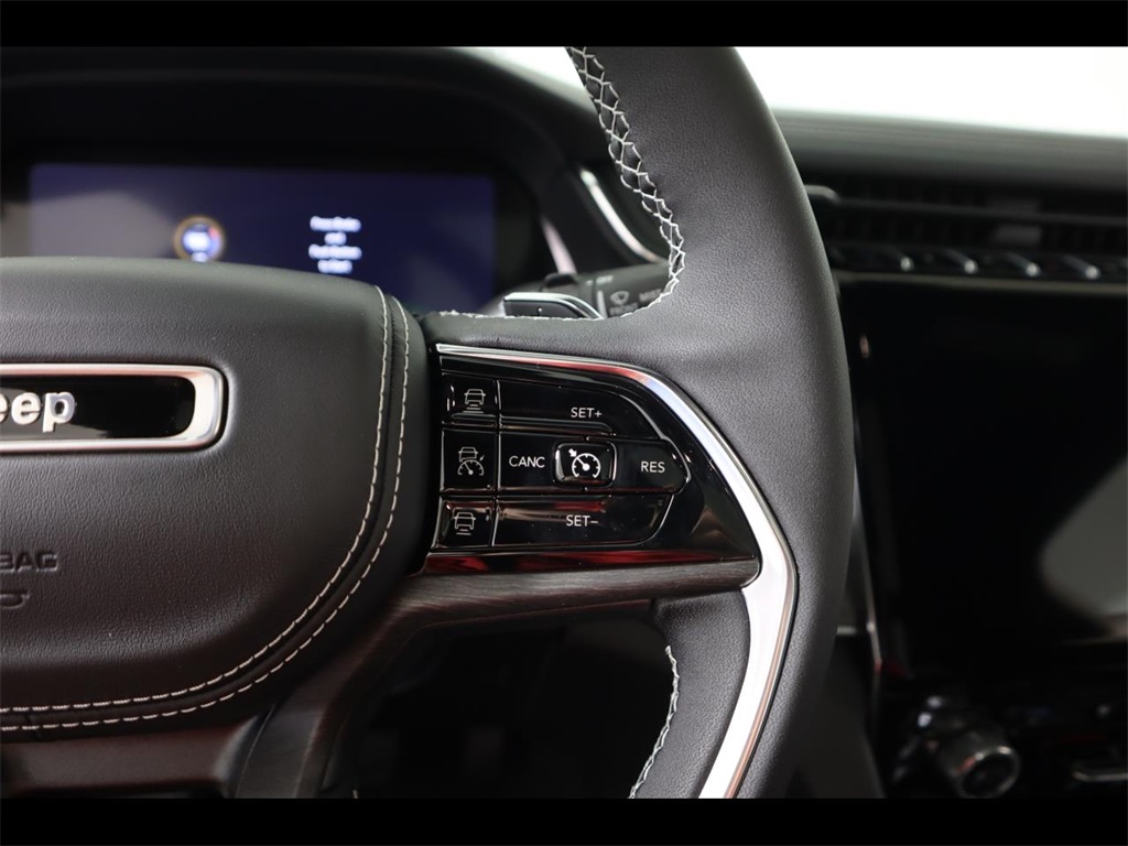 Vehicle image 20 of 28