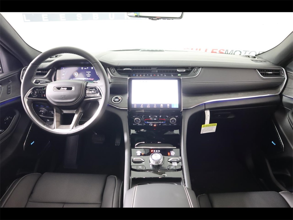 Vehicle image 17 of 28