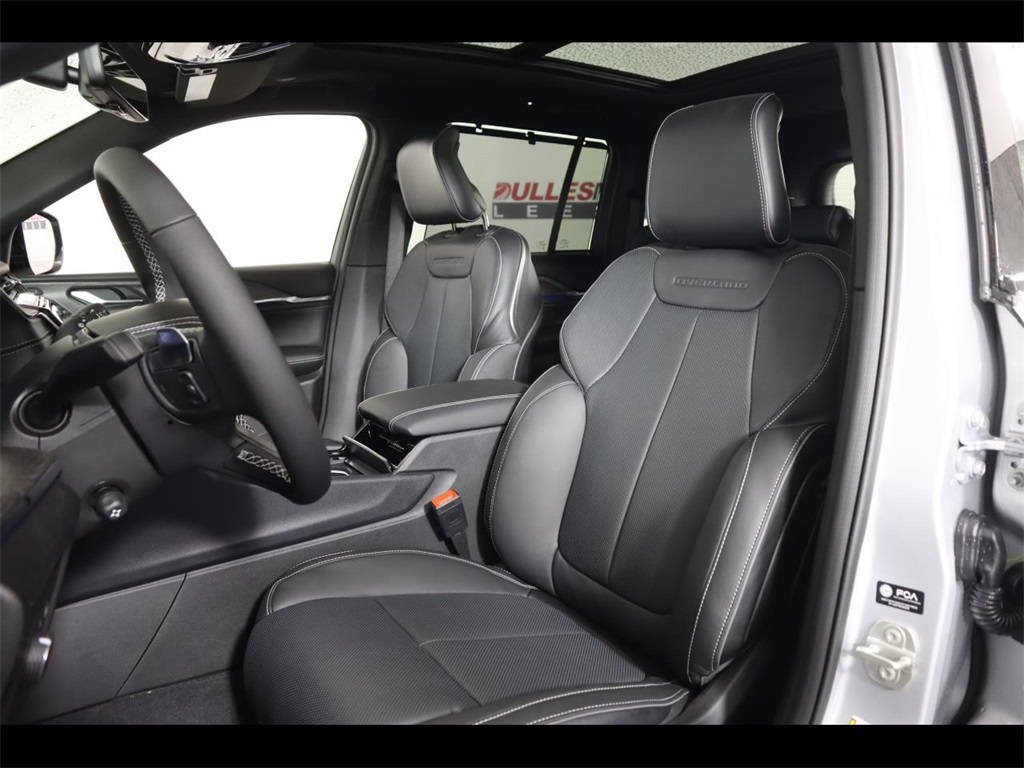 Vehicle image 14 of 28