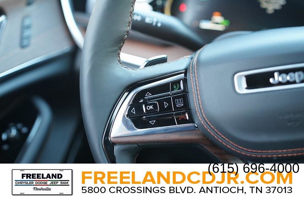 Vehicle image 21 of 23