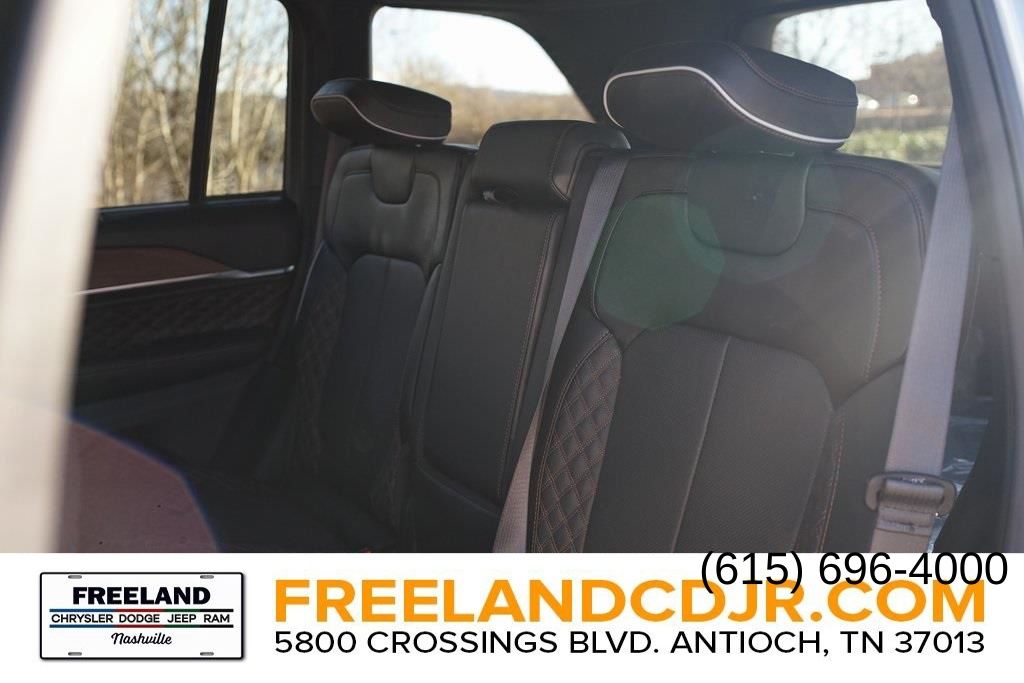 Vehicle image 10 of 23