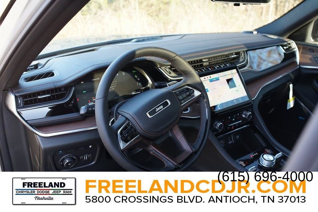 Vehicle image 8 of 23