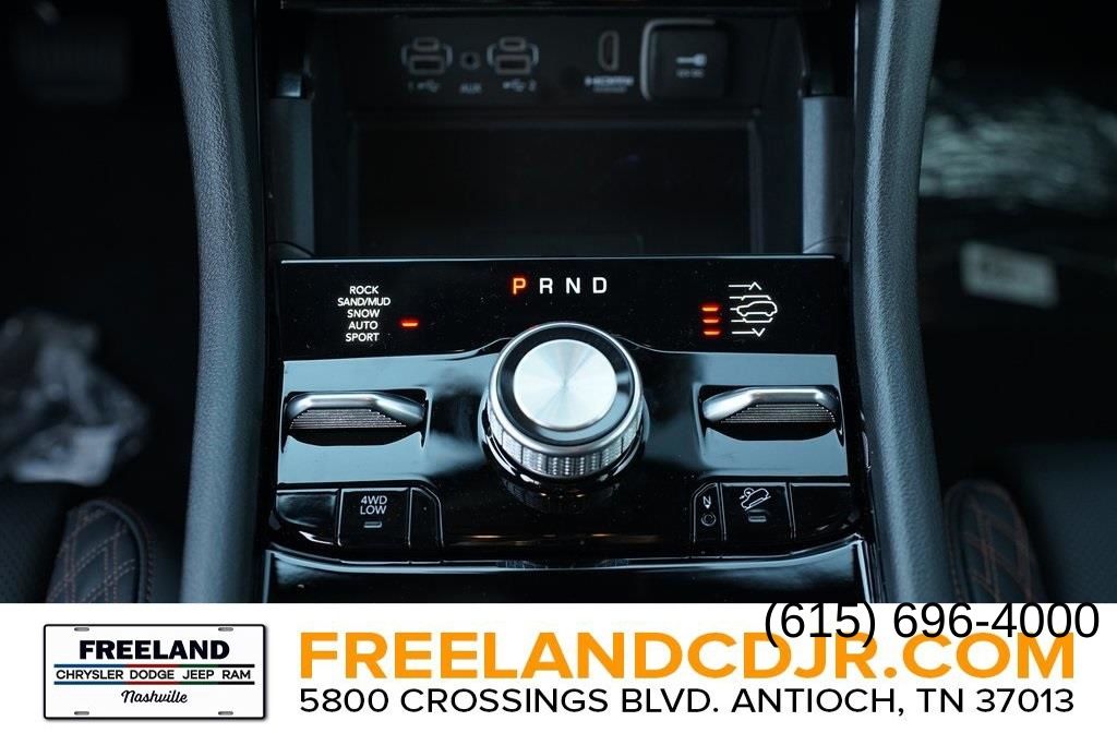 Vehicle image 15 of 23