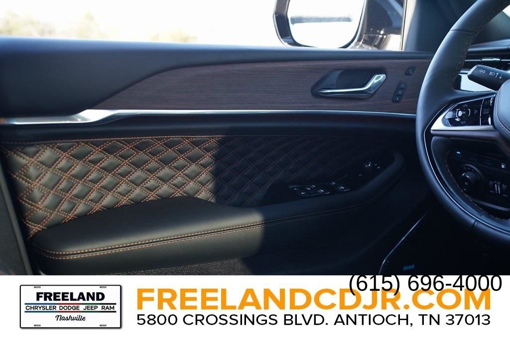 Vehicle image 12 of 23