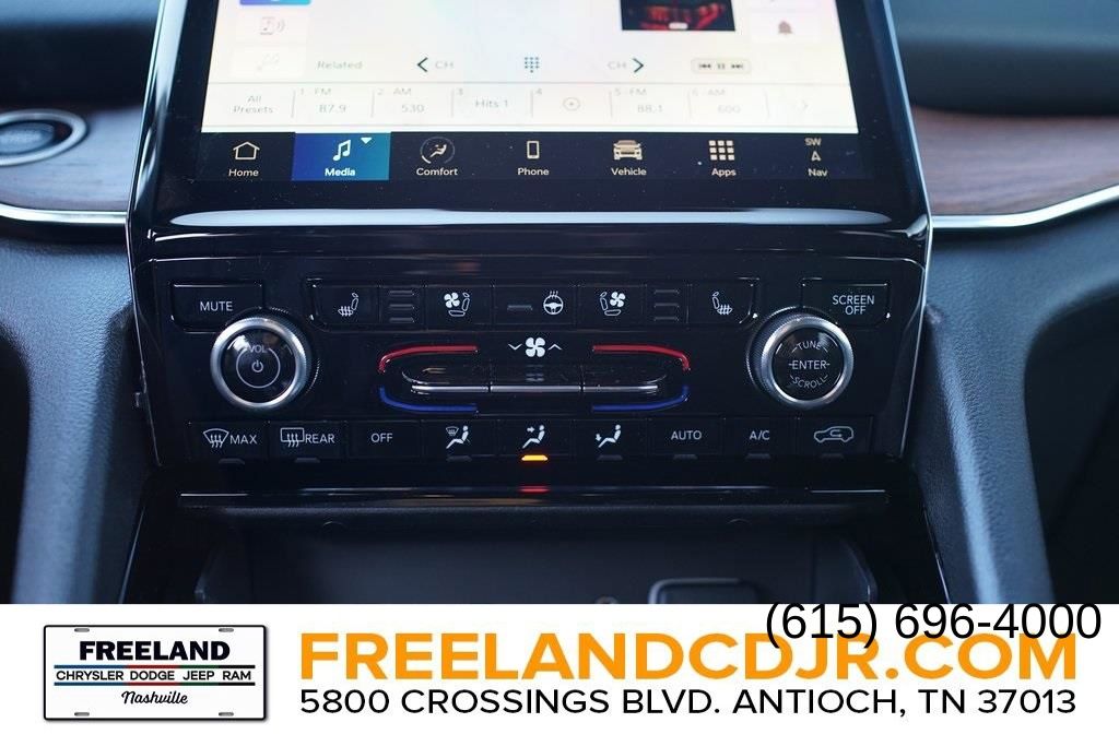 Vehicle image 16 of 23
