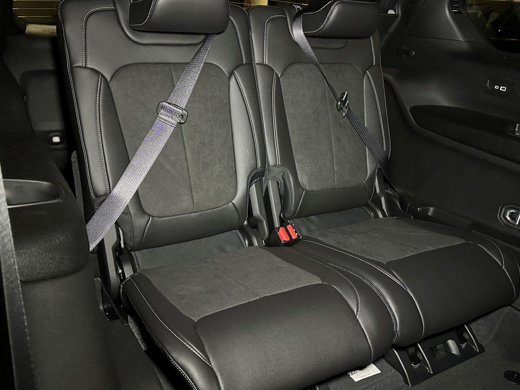 Vehicle image 15 of 26