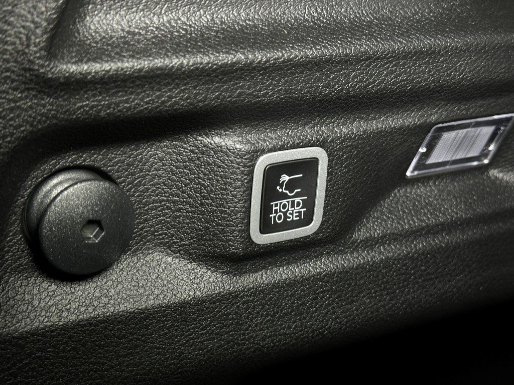 Vehicle image 7 of 26