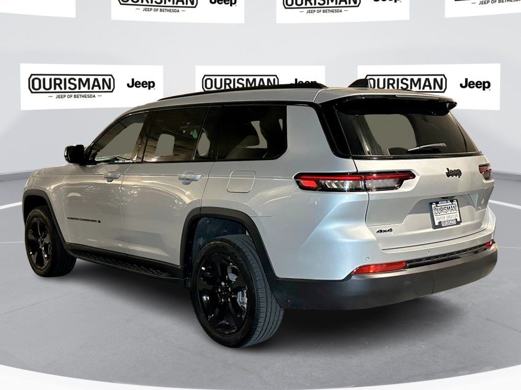 Vehicle image 4 of 26