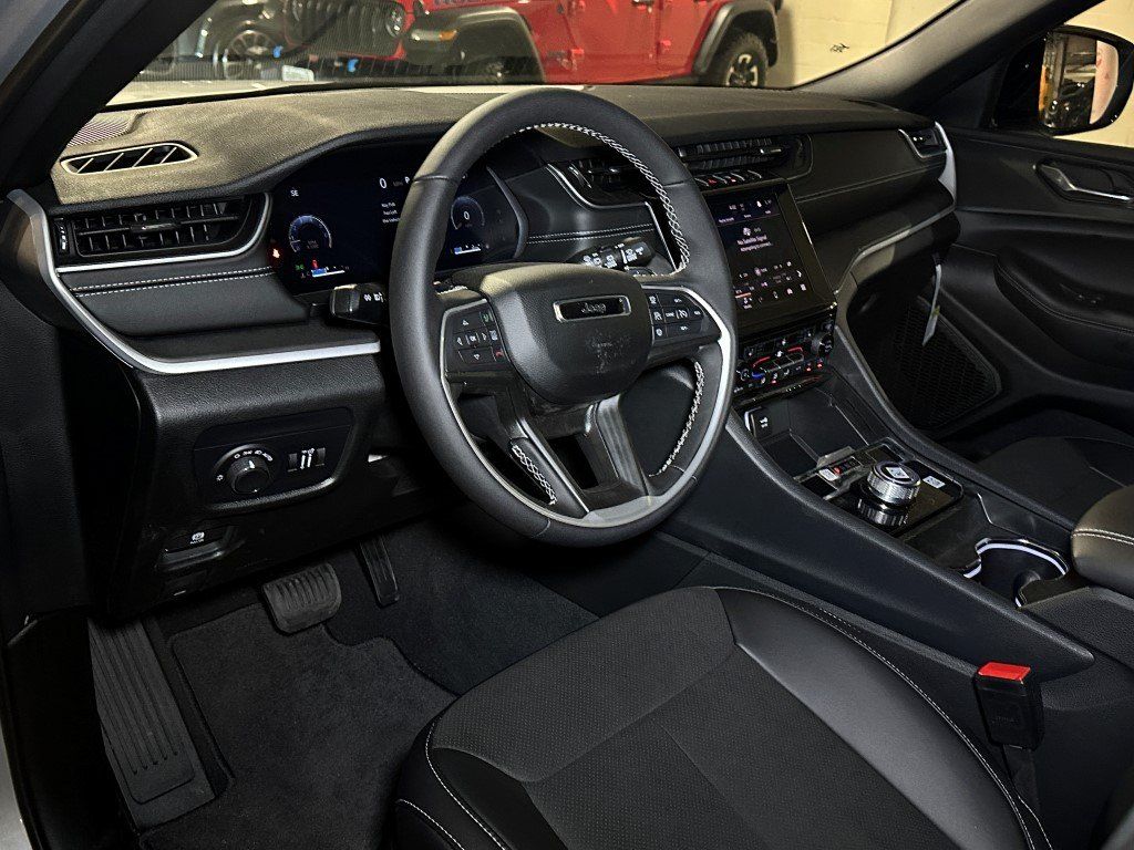 Vehicle image 18 of 26