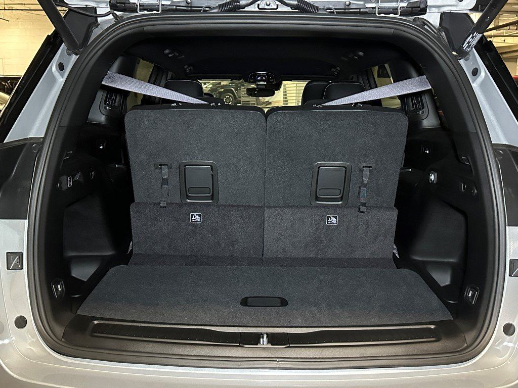 Vehicle image 6 of 26