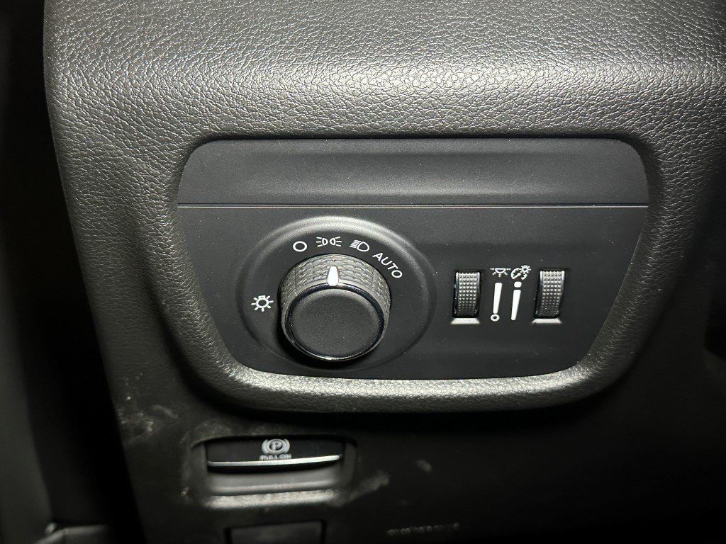 Vehicle image 20 of 26