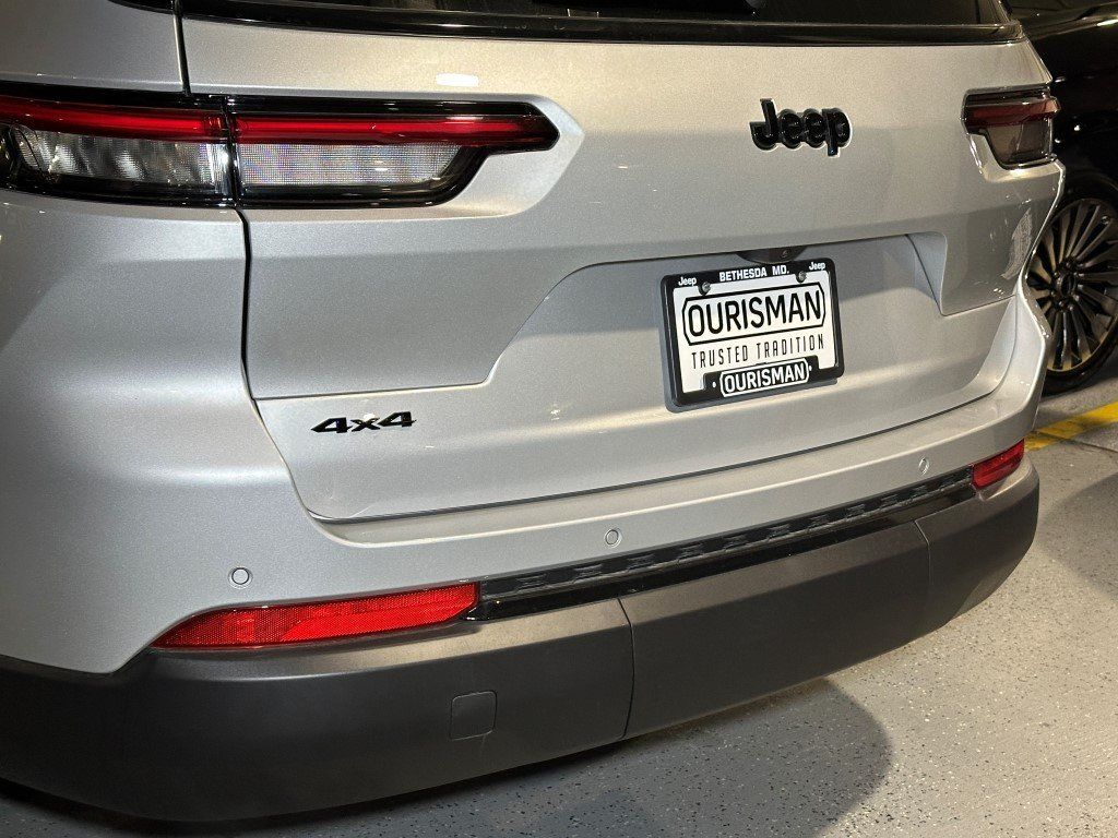 Vehicle image 5 of 26