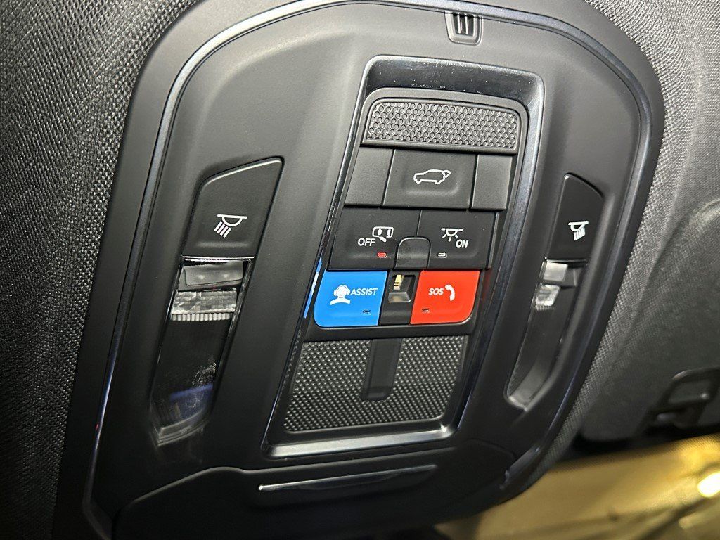 Vehicle image 25 of 26