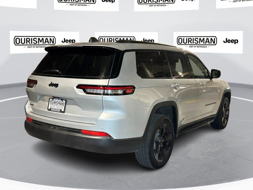 Vehicle image 3 of 26