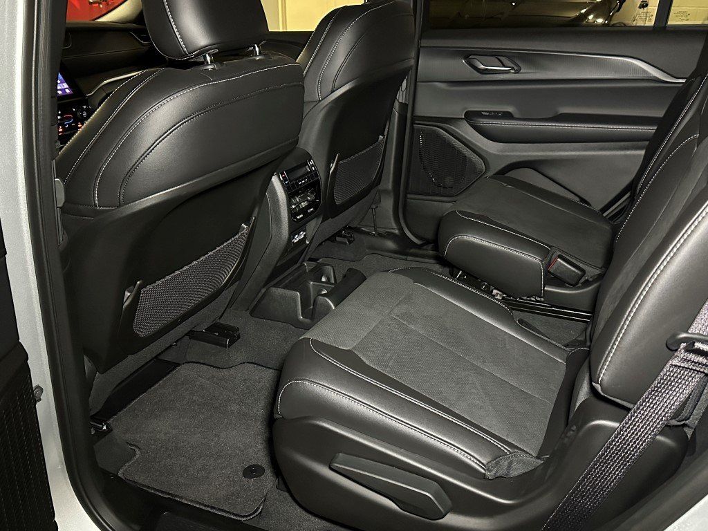 Vehicle image 16 of 26