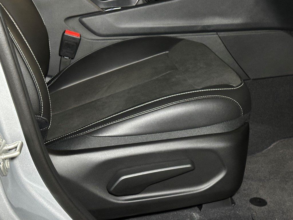 Vehicle image 10 of 26