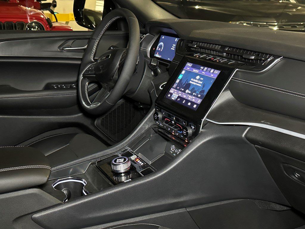 Vehicle image 11 of 26