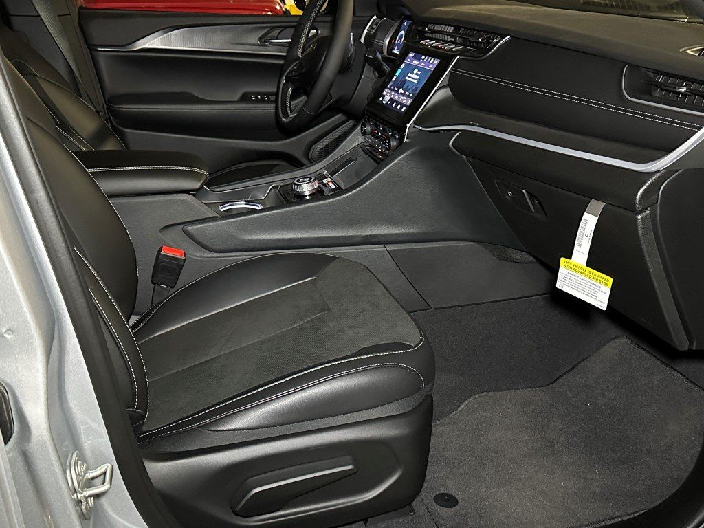 Vehicle image 9 of 26