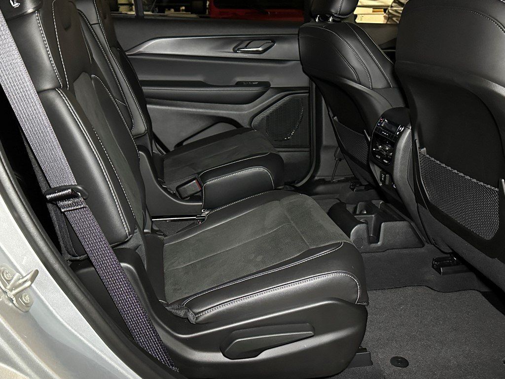 Vehicle image 14 of 26