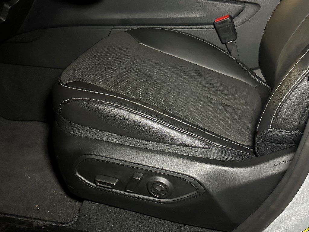Vehicle image 19 of 26