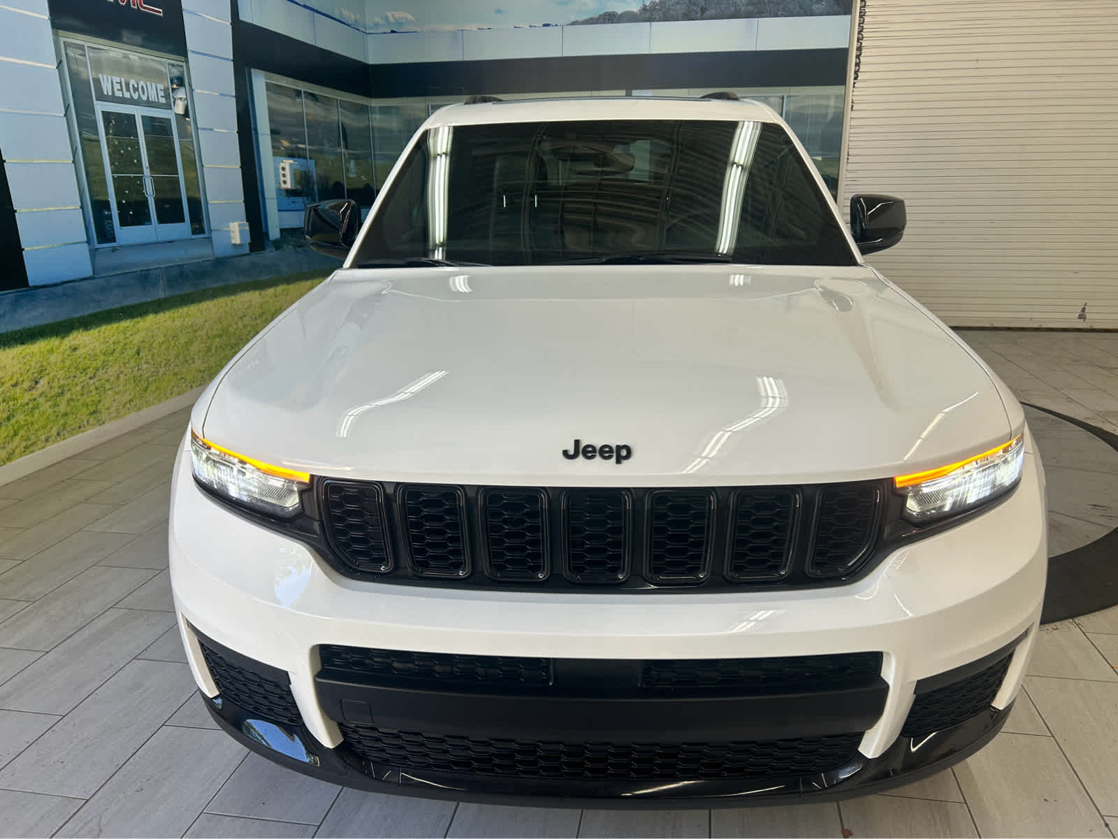 2024 Jeep Grand Cherokee L Altitude X Image 3 of 43