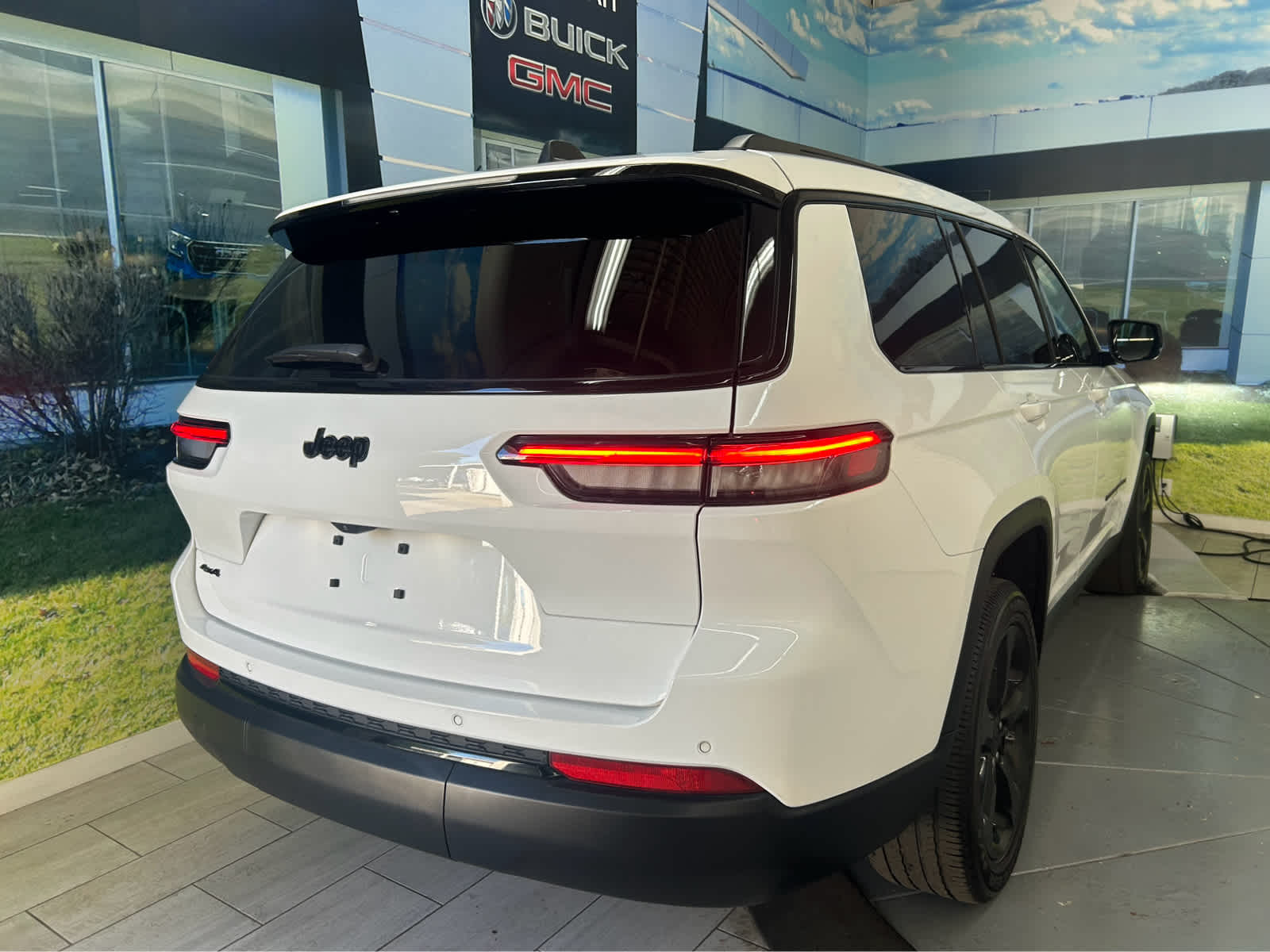 2024 Jeep Grand Cherokee L Altitude X Image 6 of 43