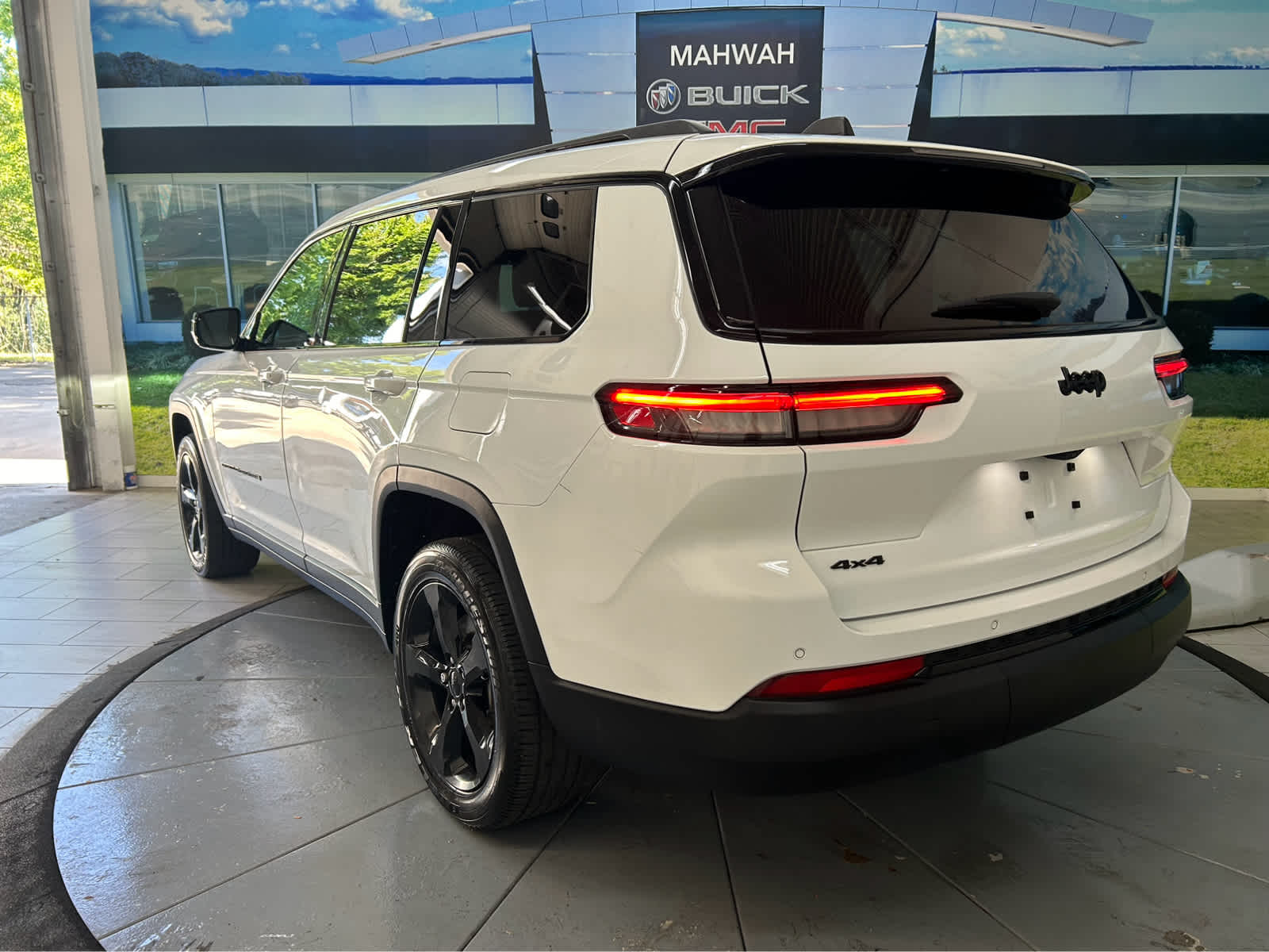 2024 Jeep Grand Cherokee L Altitude X Image 7 of 43