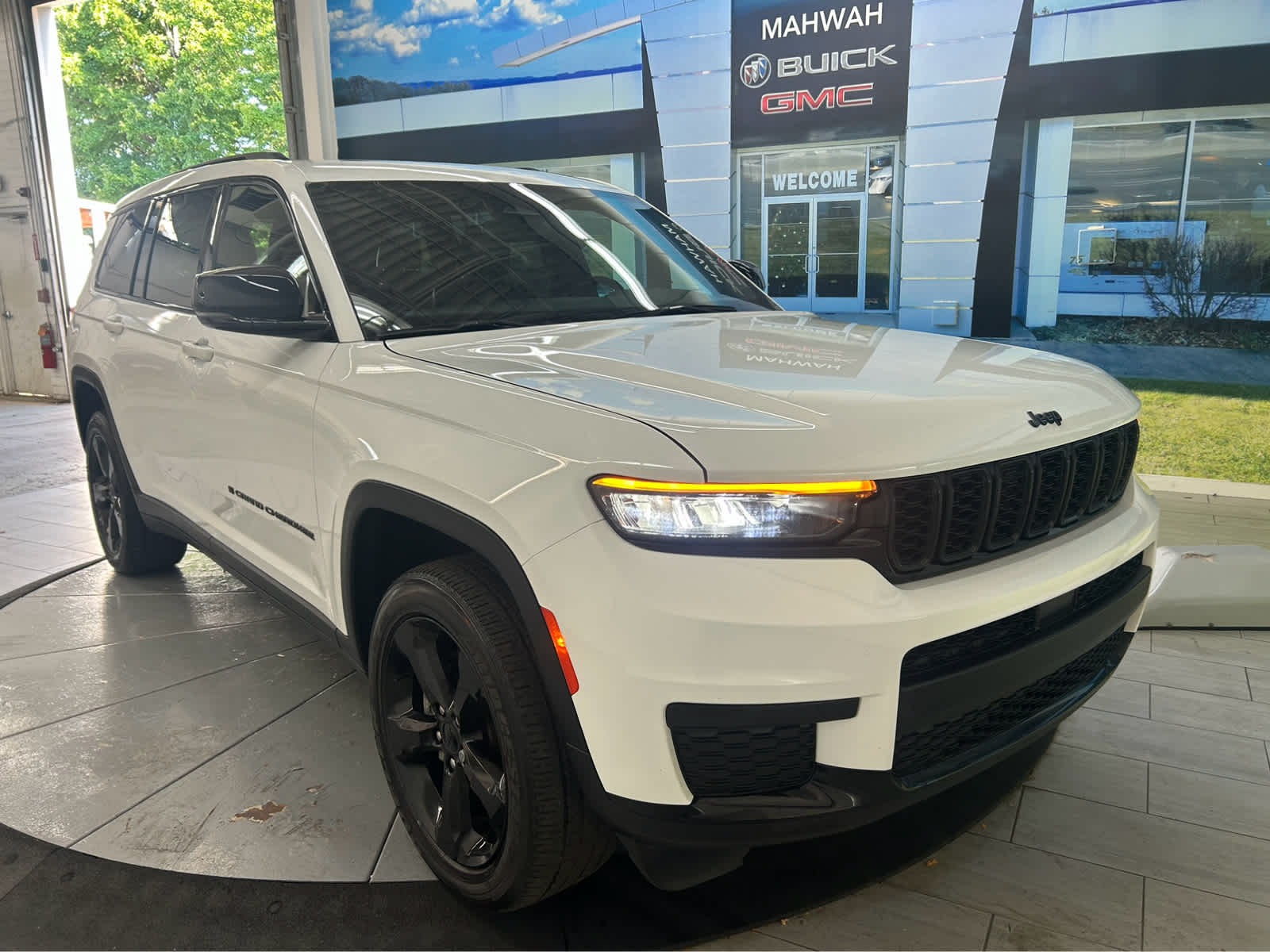 2024 Jeep Grand Cherokee L Altitude X Image 4 of 43