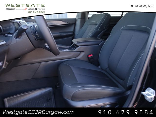 Vehicle image 15 of 23