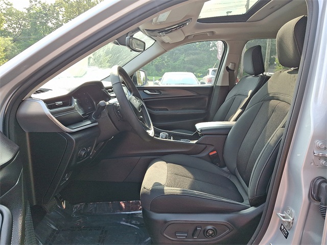 Vehicle image 12 of 30