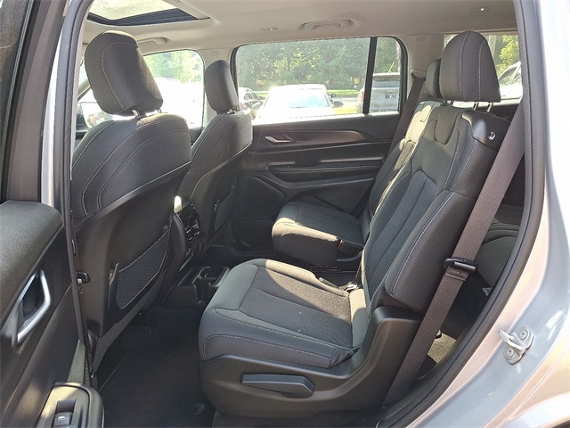 Vehicle image 11 of 30