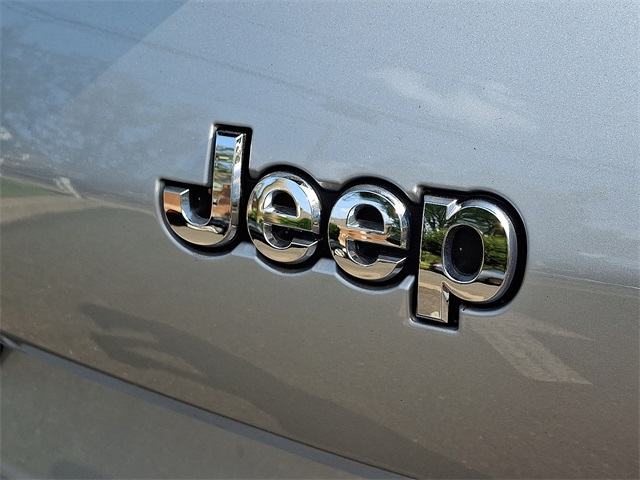 Vehicle image 21 of 30