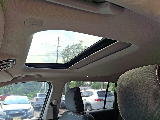 Vehicle image 27 of 30