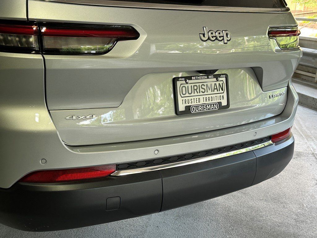 Vehicle image 5 of 24