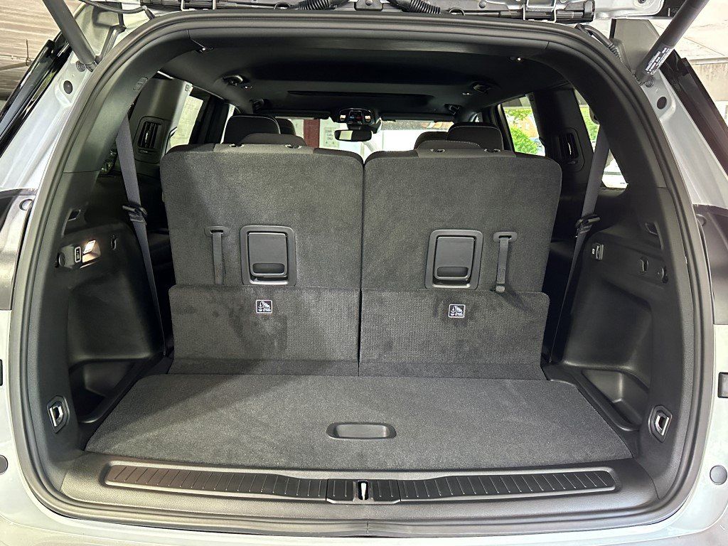 Vehicle image 6 of 24
