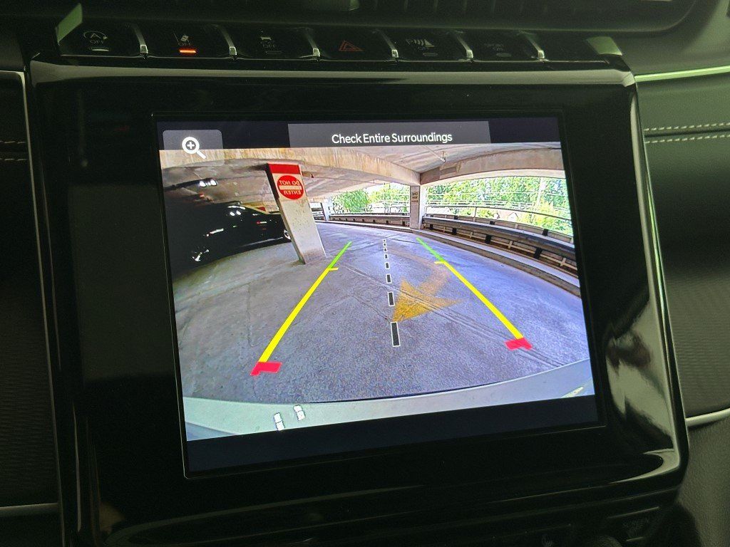 Vehicle image 20 of 24