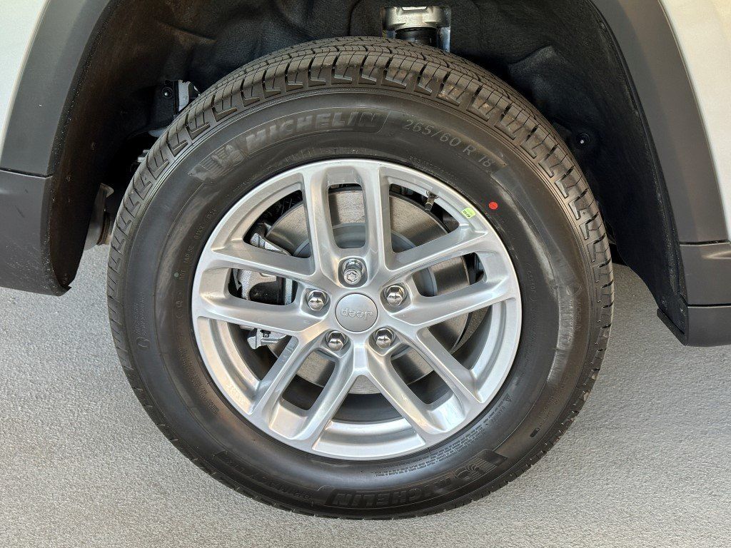 Vehicle image 8 of 24