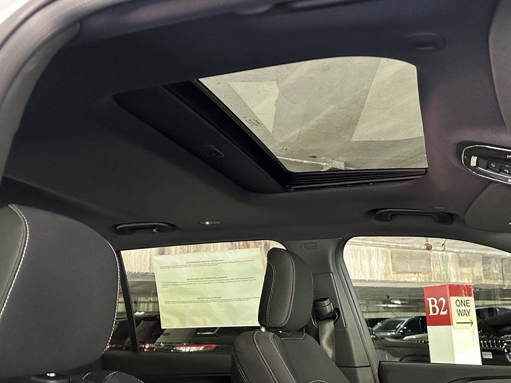 Vehicle image 11 of 24
